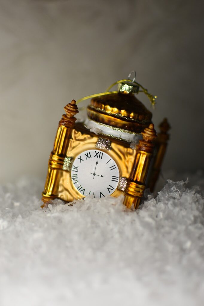 clock, snow, decorative-5834193.jpg